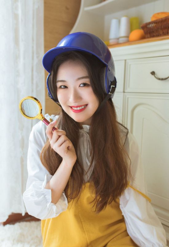 重庆火辣美女校花文艺双全性感人体艺术摄影写真