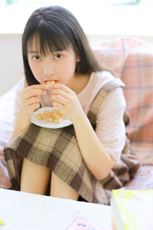 电子钢琴小能手少女活泼青涩大眼灵动清纯生活写真