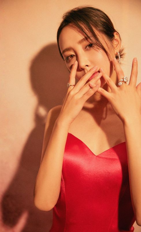 露背冷艳少女李纯妖娆妩媚风骚明星诱惑图片