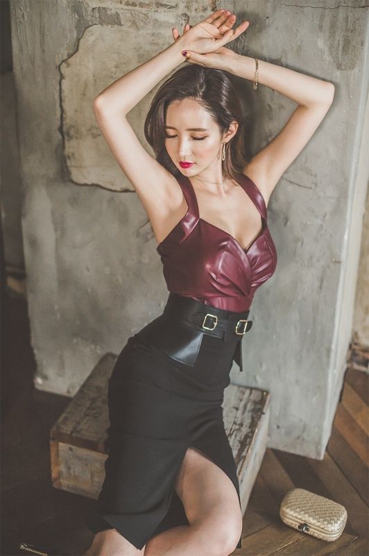 大胸深沟巨乳美女模特摇曳生姿风情诱惑写真