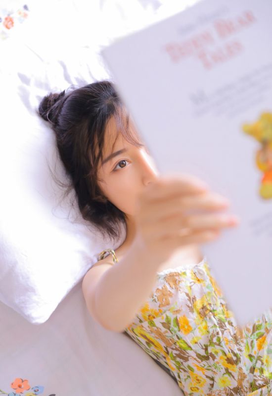 娇小白嫩美女私房床上惹火性感风骚图片