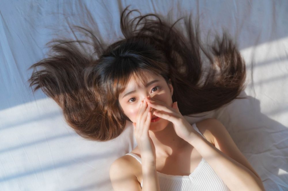 内衣尤物美女清新吊带慵懒可爱性感酥胸写真