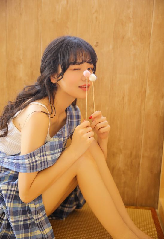 粉嫩美颜少女小清新室内忧郁面孔惹人心疼居家清纯照