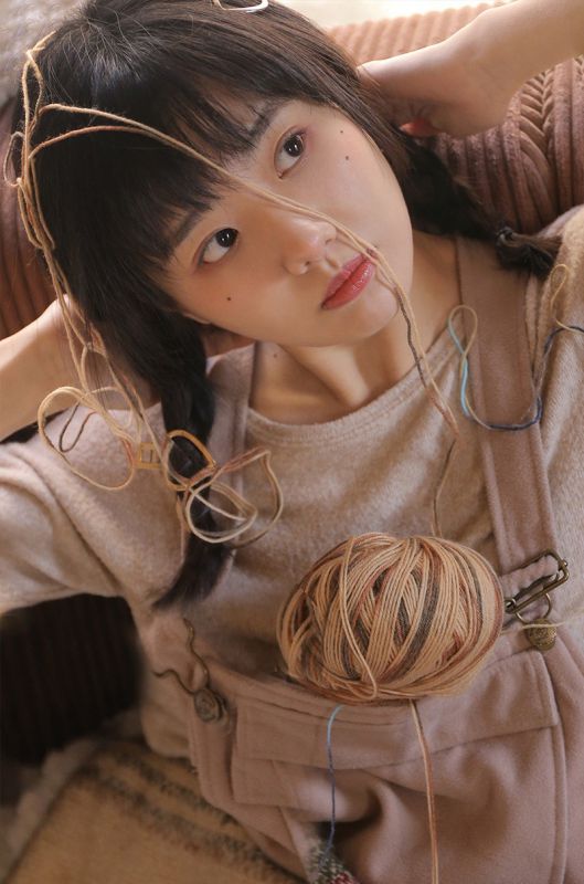 00后可爱萝莉少女居家俏皮活泼清纯写真图片