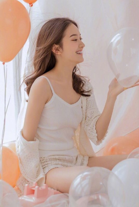 吊带内衣美少女粉木耳白皙嫩腿性感诱惑大胆写真