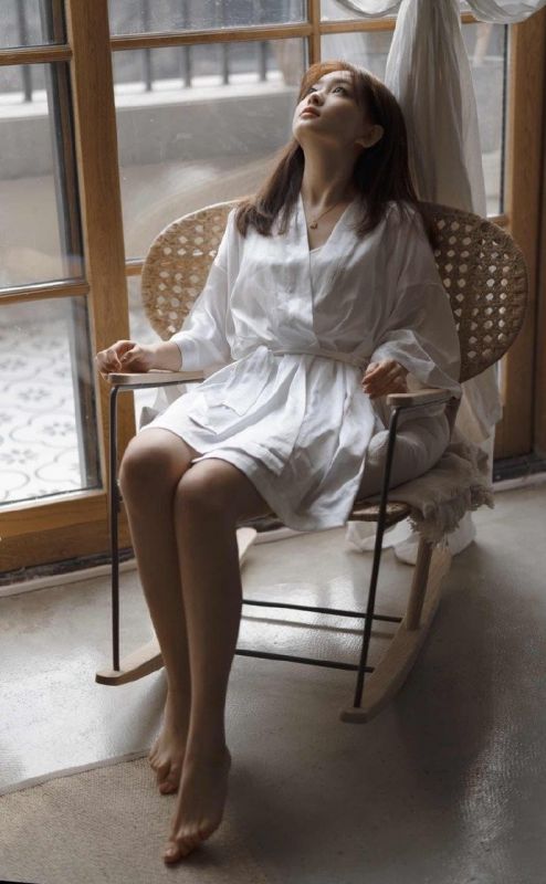 浴袍美女御姐火辣性感成熟酥胸深沟诱惑写真