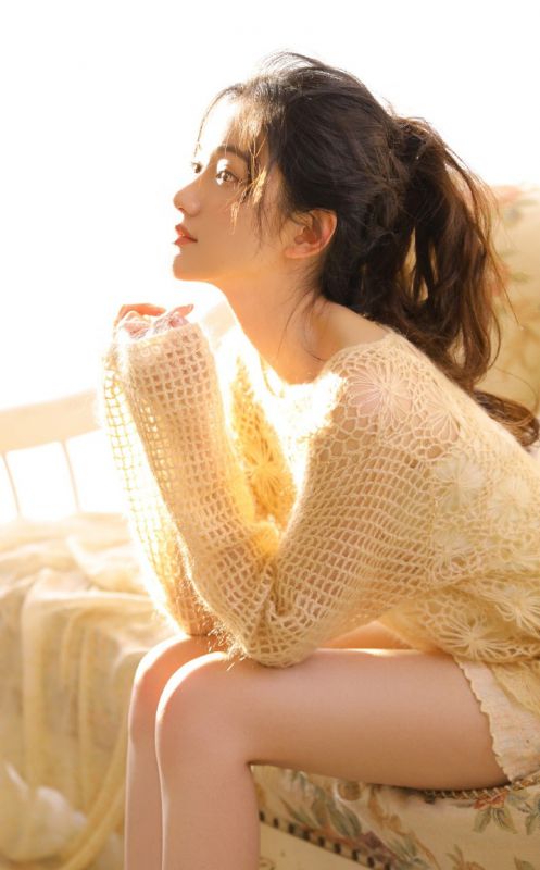 性感火辣混血美女镂空衫美腿真空诱惑写真