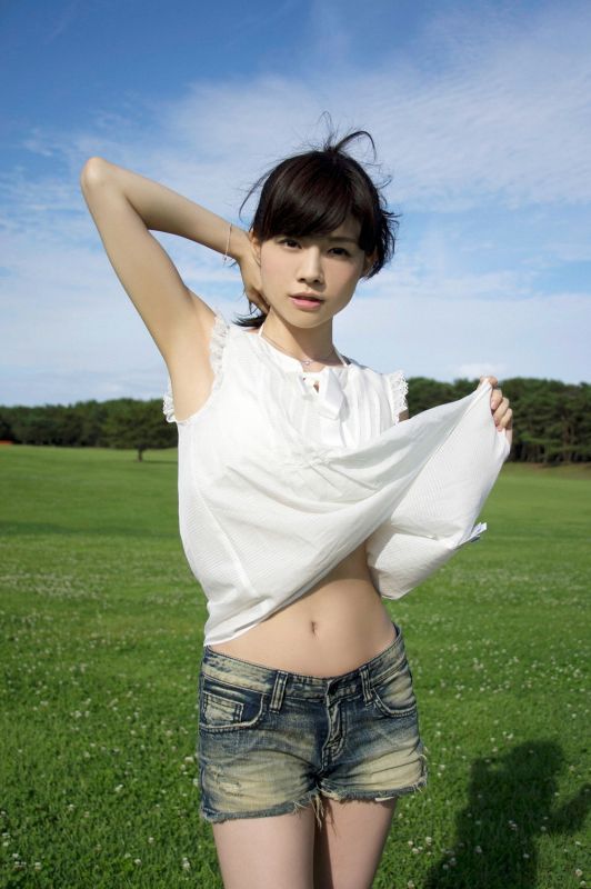 日本90后美女松川佑依子清新外拍