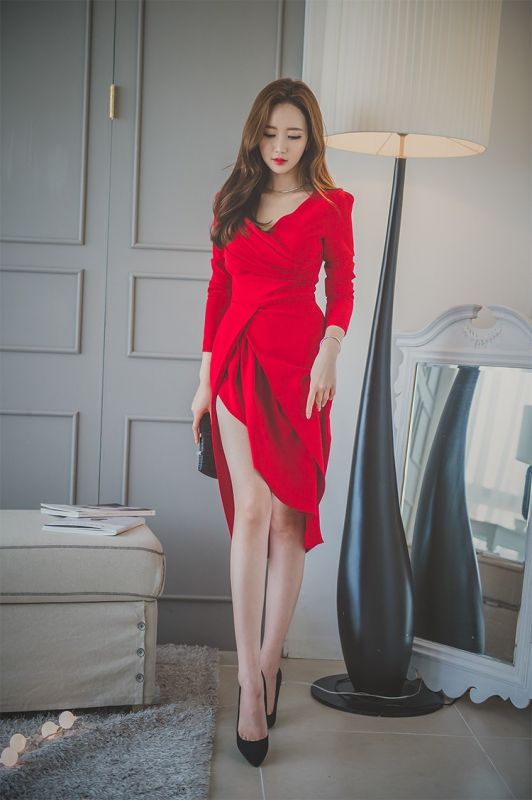 红妆惊艳美女模特黑色高跟鞋美腿气质连衣裙性感写真