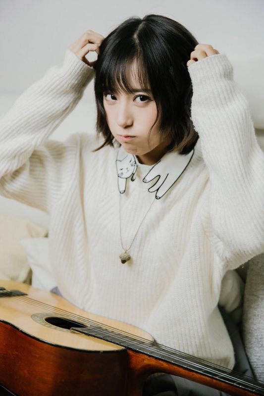 短发少女超短裙诱惑养眼美腿居家人体图片