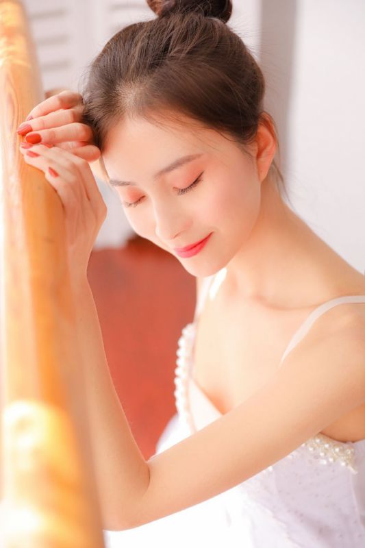 可爱清纯芭蕾舞女孩妖娆美腿裸足写真