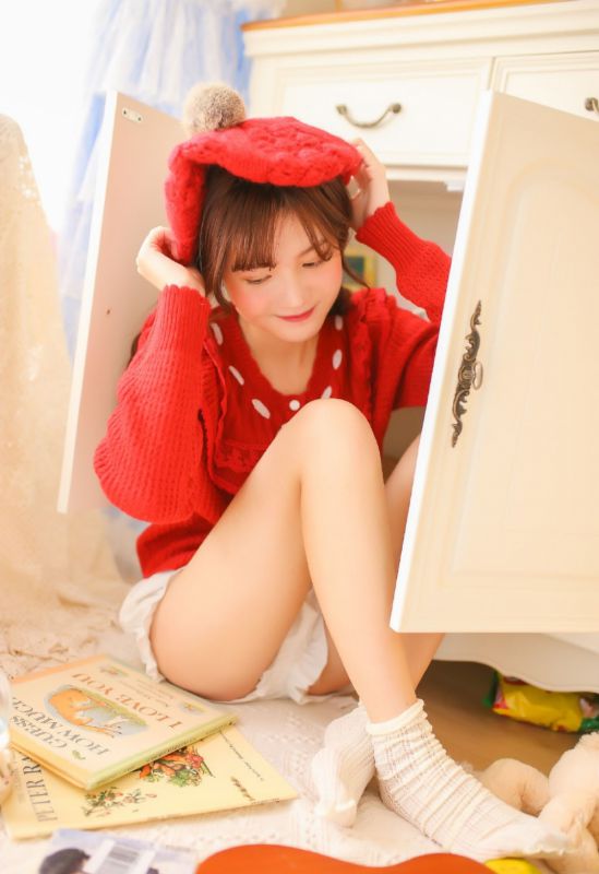 复古文艺小少女红色毛衣性感热裤美腿私房写真