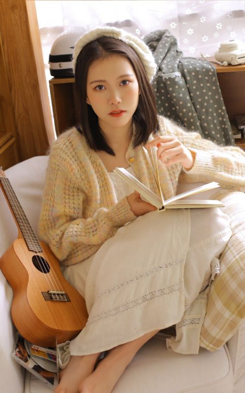 居家文艺美女恬静气质高清漂亮女性清纯图片