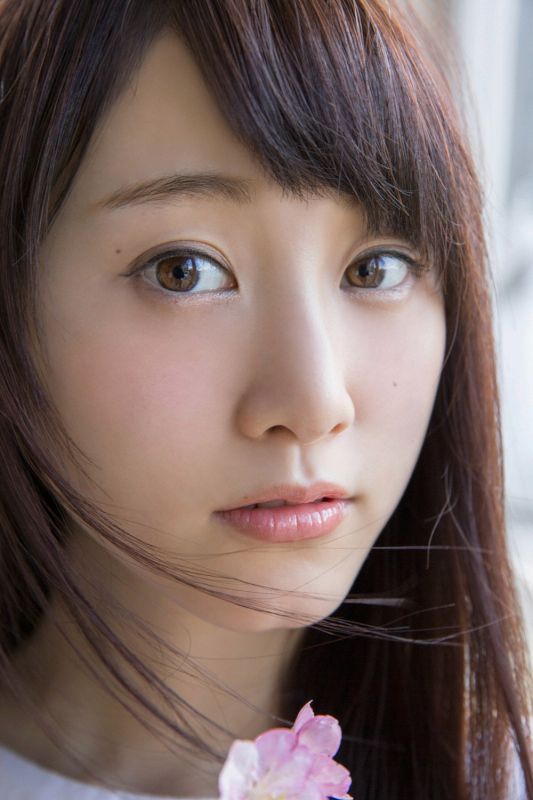 日本清纯美女松井玲奈白色短裙迷人写真