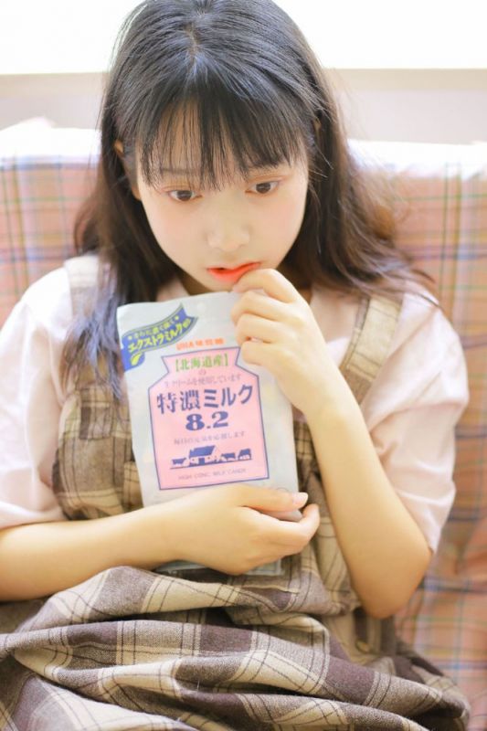 电子钢琴小能手少女活泼青涩大眼灵动清纯生活写真