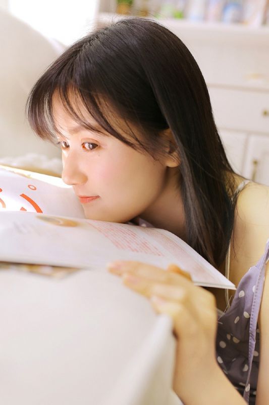 邻家微胖女孩漂亮脸蛋粉嘟嘟可爱清纯白嫩性感私房图