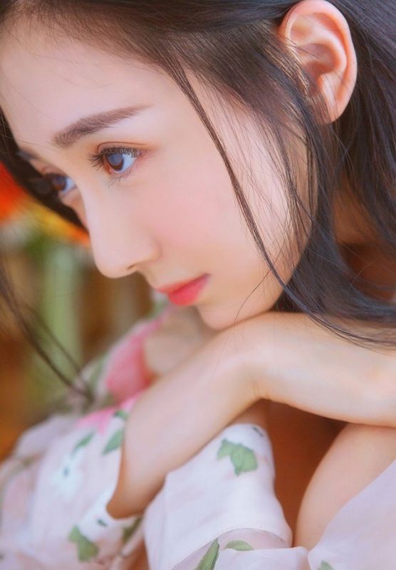 白嫩美女性感大胆私房美女写真