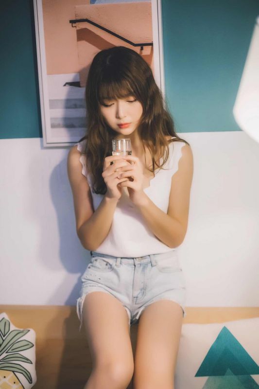 韩国翘臀美女模特私房纤瘦美腿性感美乳写真