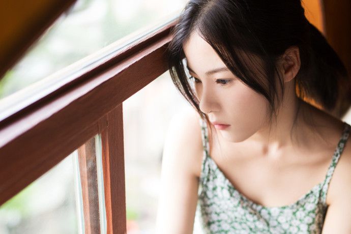 忧郁气质美女淑女裙私房内衣美腿裸足空灵写真