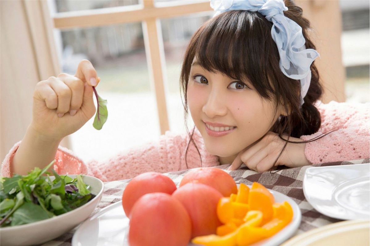 日本清纯美女松井玲奈白色短裙迷人写真