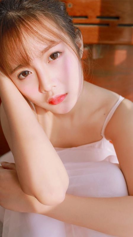 白纱吊带长裙美女梦幻香艳玉肩锁骨性感成人学院写真