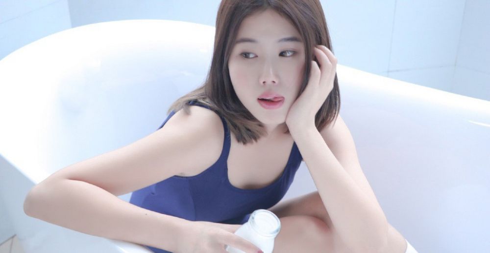 浴缸中湿身萝莉死库水稚嫩玉体微乳性感人体艺术写真