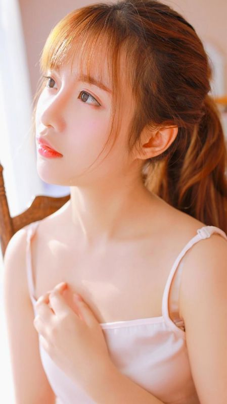 白纱吊带长裙美女梦幻香艳玉肩锁骨性感成人学院写真