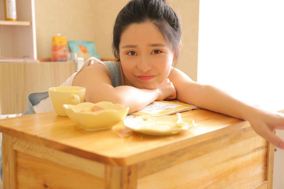 美腿少女背带裤夏日靓丽甜美大胆撩人写真