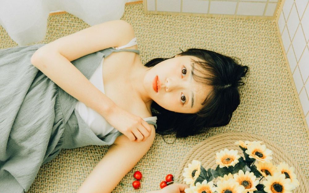 日本美少女搞怪小机灵性感居家生活艺术写真