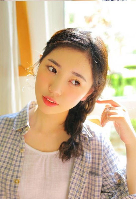 清纯麻花辫村妹美腿衬衫酥胸极品尤物写真