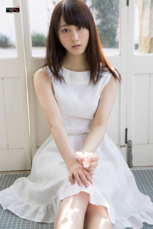 日本清纯美女松井玲奈白色短裙迷人写真