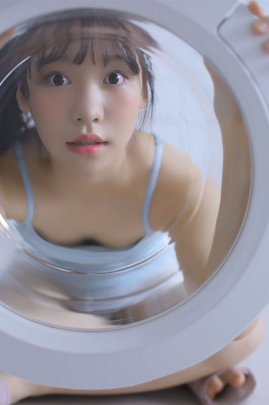 小萝莉美女浴缸玩泡泡湿身白嫩性感人体艺术写真