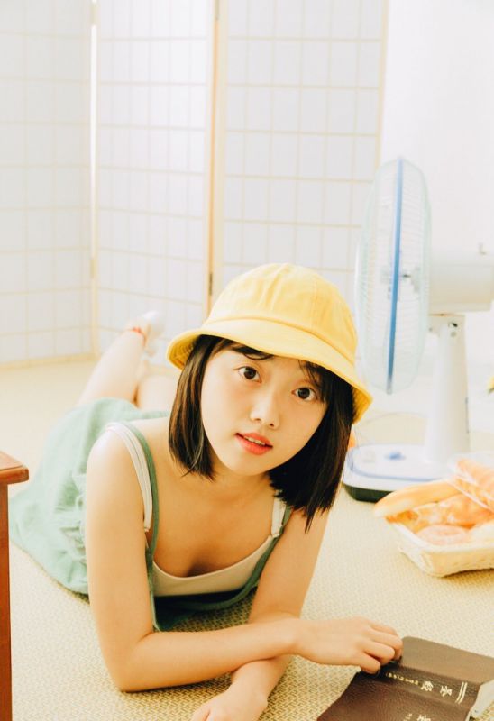 日本美少女搞怪小机灵性感居家生活艺术写真