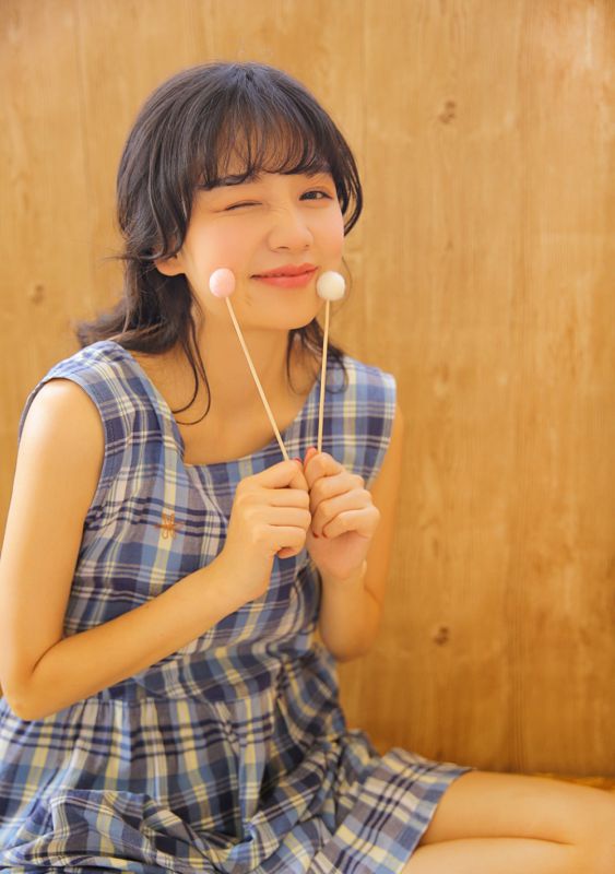 粉嫩美颜少女小清新室内忧郁面孔惹人心疼居家清纯照