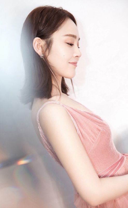 清新靓丽少女张佳宁吊带长裙青涩养眼图片