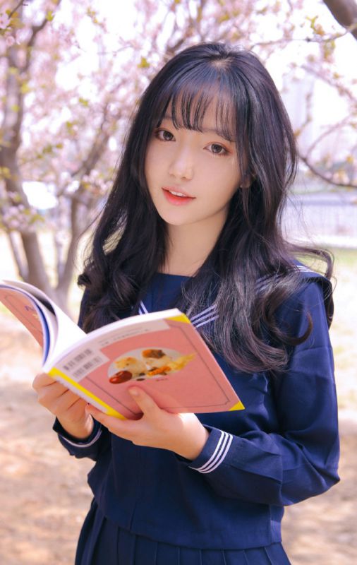 日本校园女神青涩稚嫩性感曲线极品美女图片