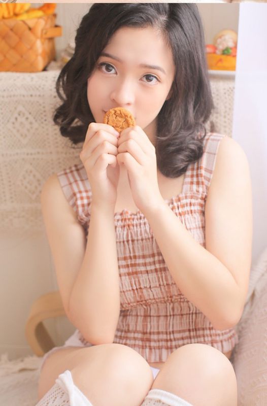 90后长发气质御姐少女梦幻空灵写真