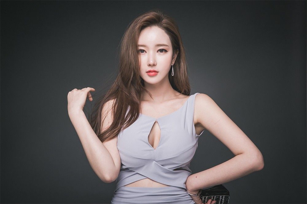 性感乳神美女丰乳美臀婀娜多姿大胆摄影艺术写真