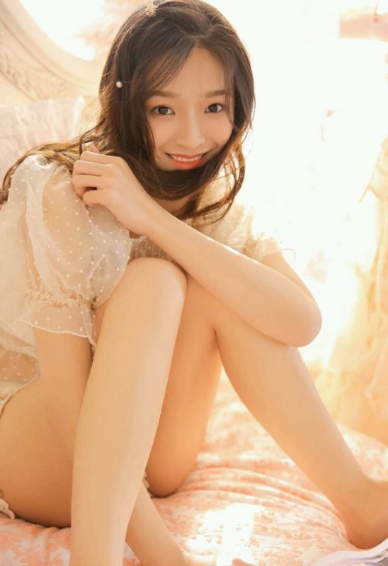 梦幻蕾丝睡衣美女床上白嫩人体诱惑性感私房艺术摄影图片