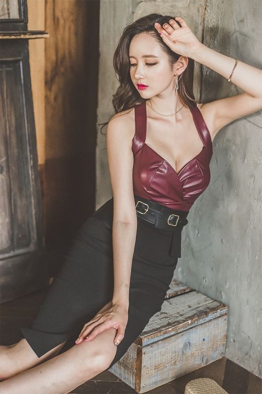 大胸深沟巨乳美女模特摇曳生姿风情诱惑写真
