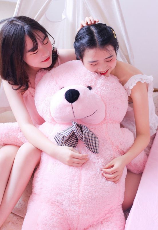 粉红美女闺蜜长腿诱人私房性感内衣火辣写真