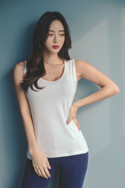 韩国网红美女模特高瘦身材曲线性感惹火长腿摄影写真