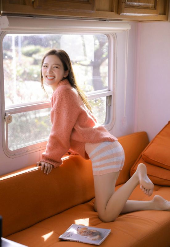 我的翘臀美女房客天然无邪诱惑极度隐私性感写真
