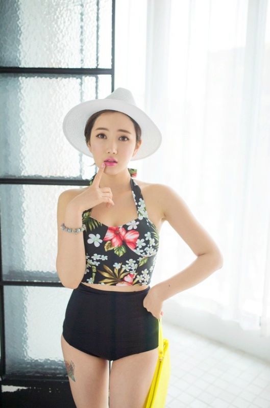 韩国御姐美女李妍静性感泳装雪肌爆乳诱惑写真