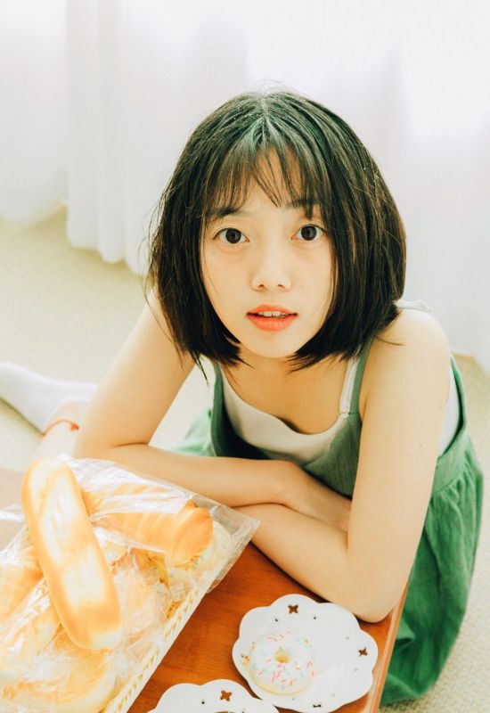 日本美少女搞怪小机灵性感居家生活艺术写真