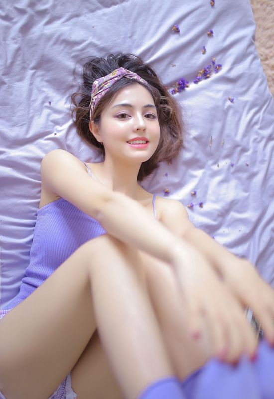 混血儿美女淡雅性感私房酥胸美臀诱惑写真