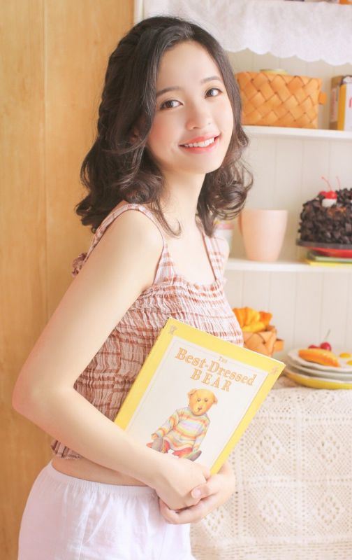 90后长发气质御姐少女梦幻空灵写真