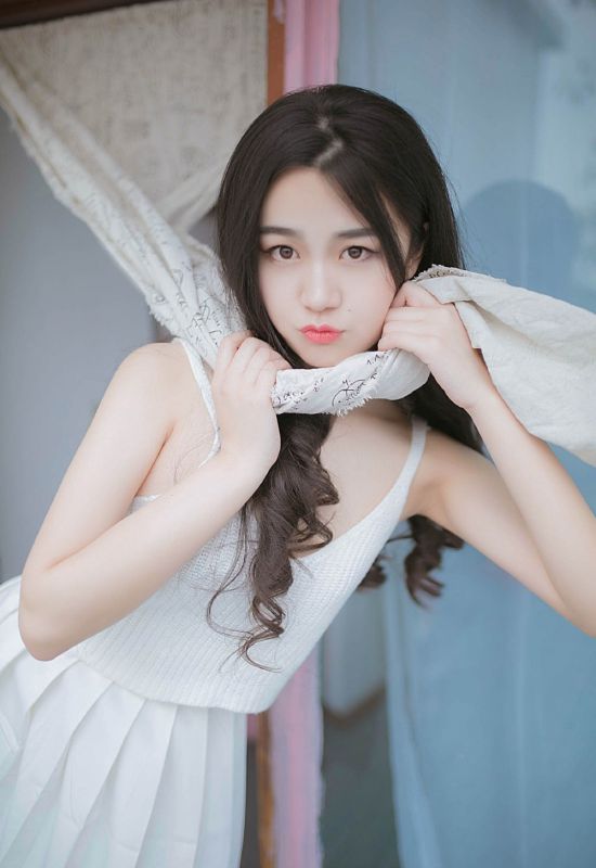 白背心气质美女白皙酥胸微露性感大胆风情美腿妖娆写真