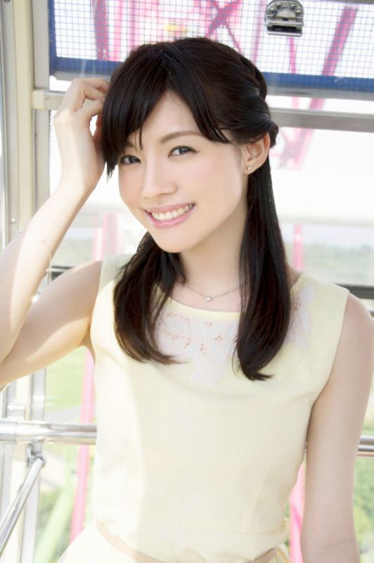 日本90后美女松川佑依子清新外拍