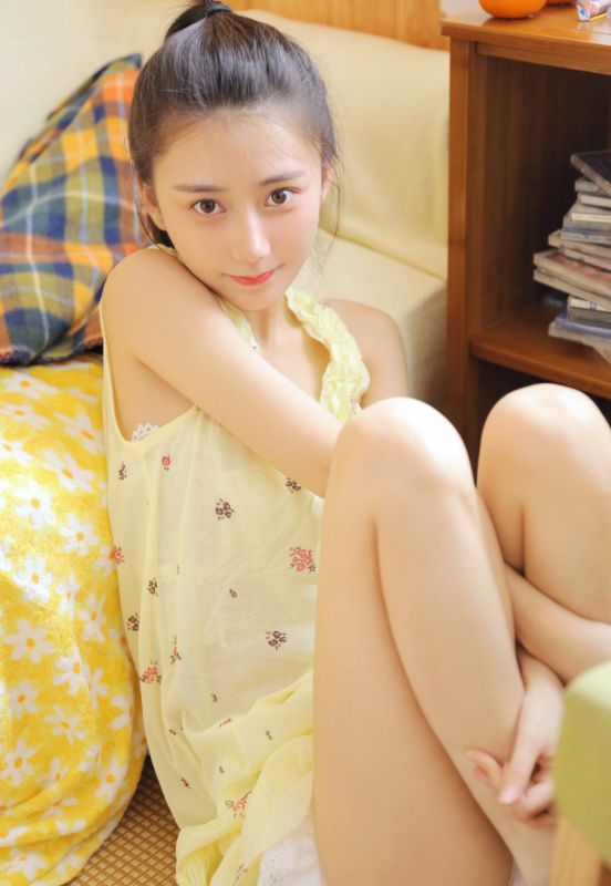 90后白嫩萝莉少女惹火美腿香艳性感全果照图片